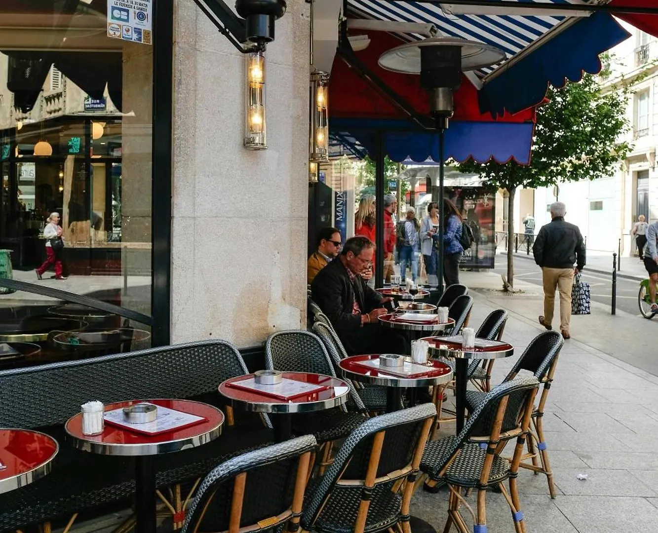 Modern For 2p With A-c - Near Montmartre